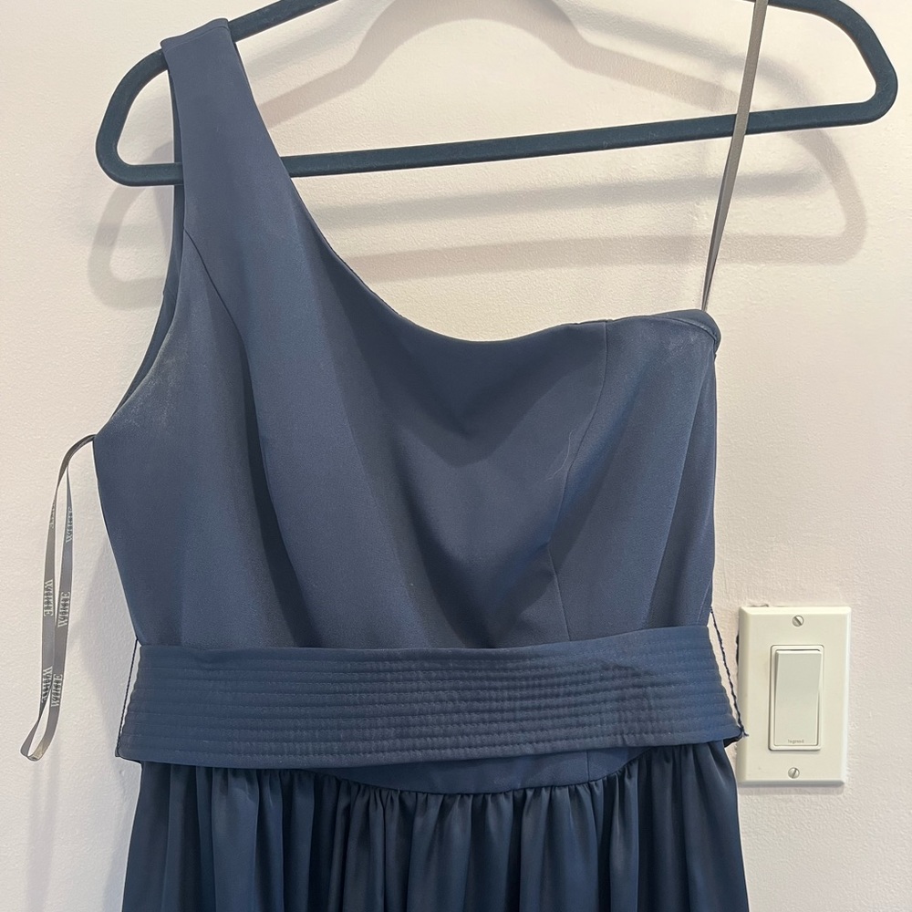 Vera Wang Bridesmaid Dress. Floor length. Navy. Size 10